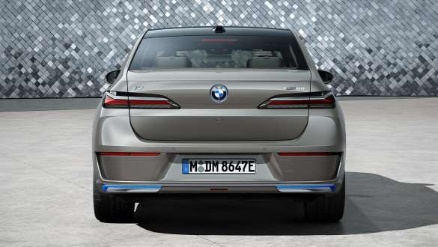 BMW i7 Oxidgrau metallic
